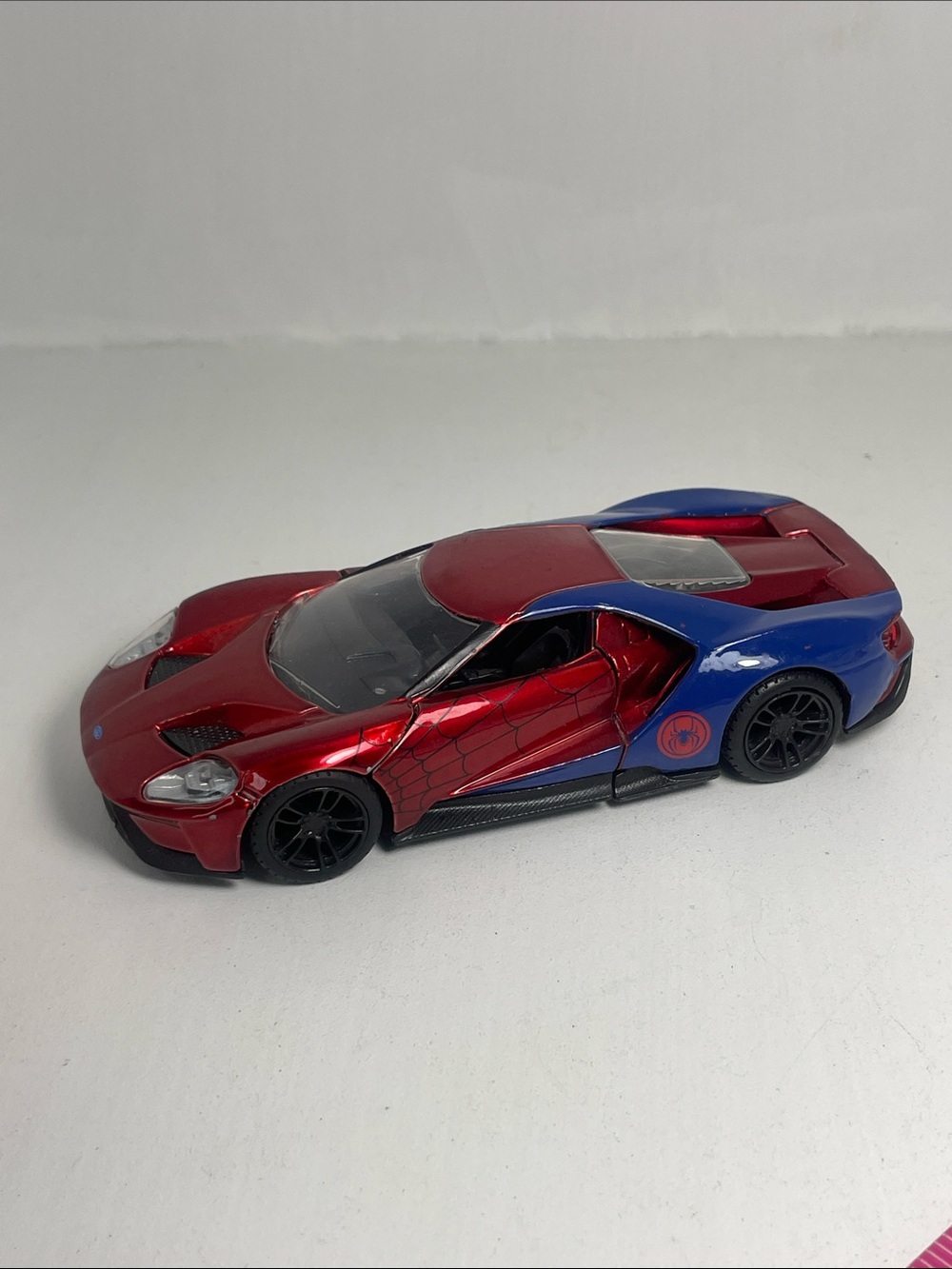 Jada Toys Marvel Spider-Man 2017 Ford GT die-cast model 1/32 scale